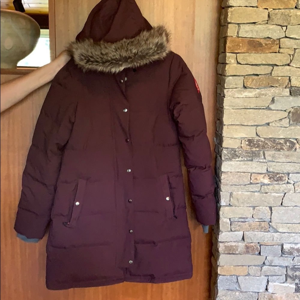 EMS size medium 80% goose down faux fur collar